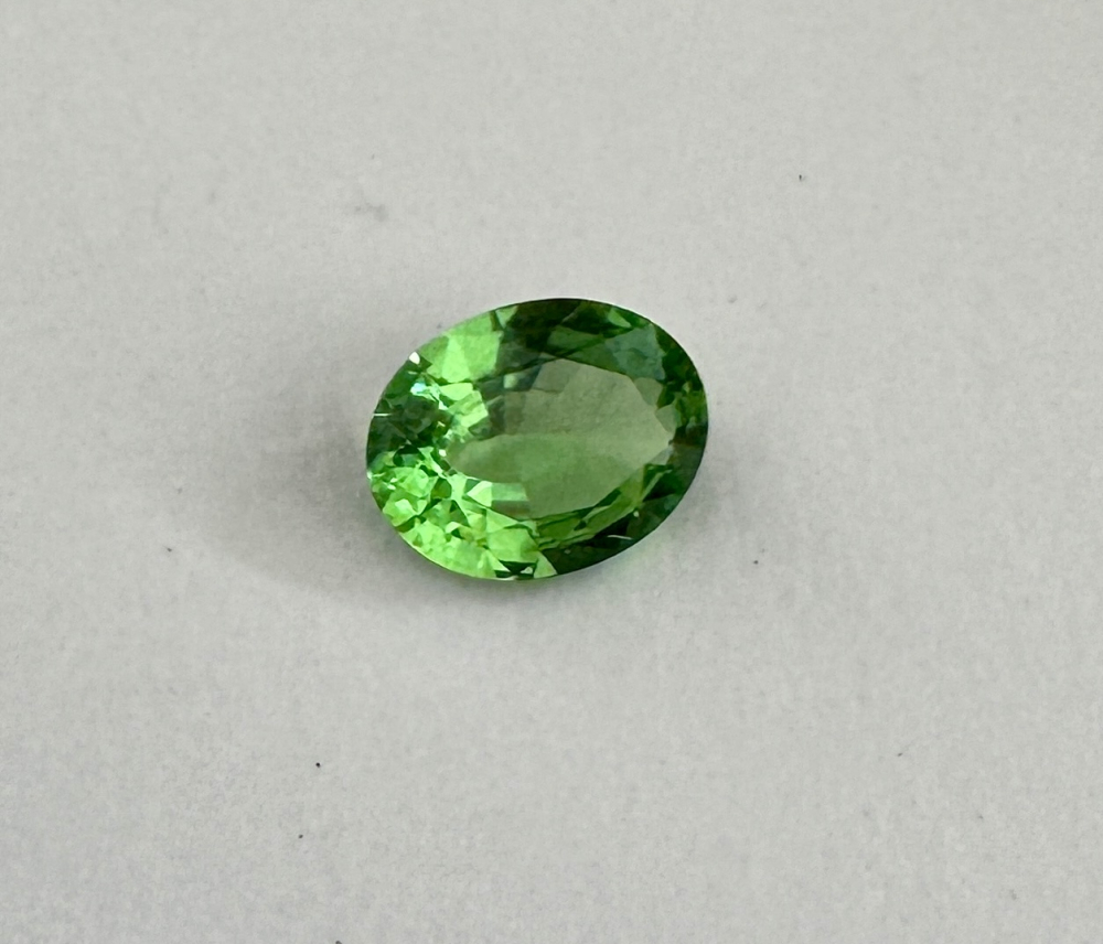 Tsavorit  11 x 8 mm Oval